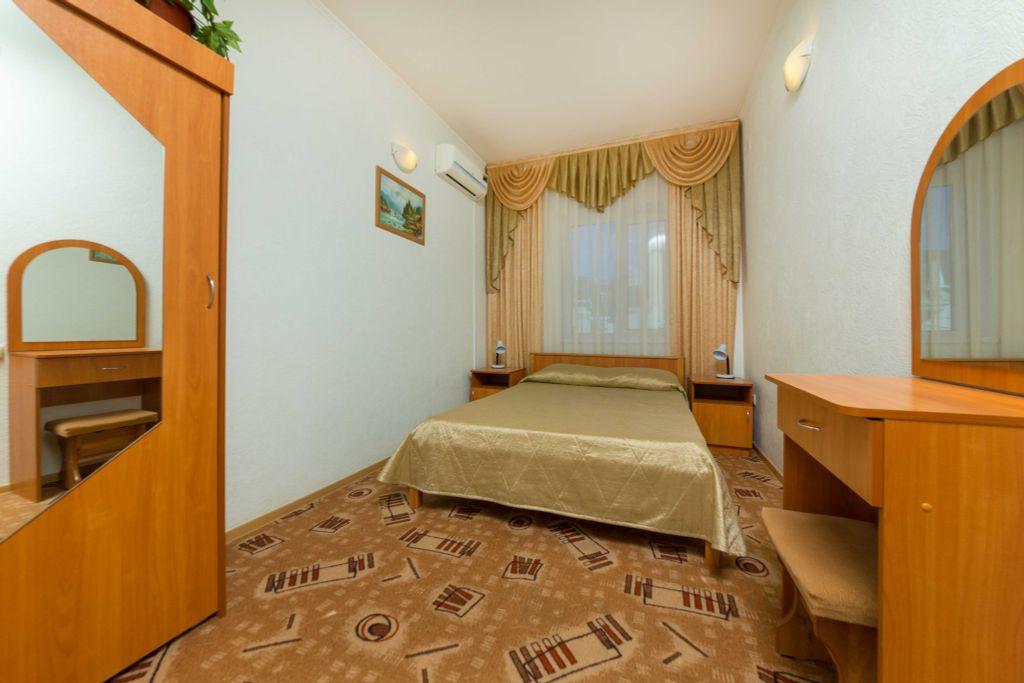 Капитан С — Четырёхместный номер люкс с видом на город