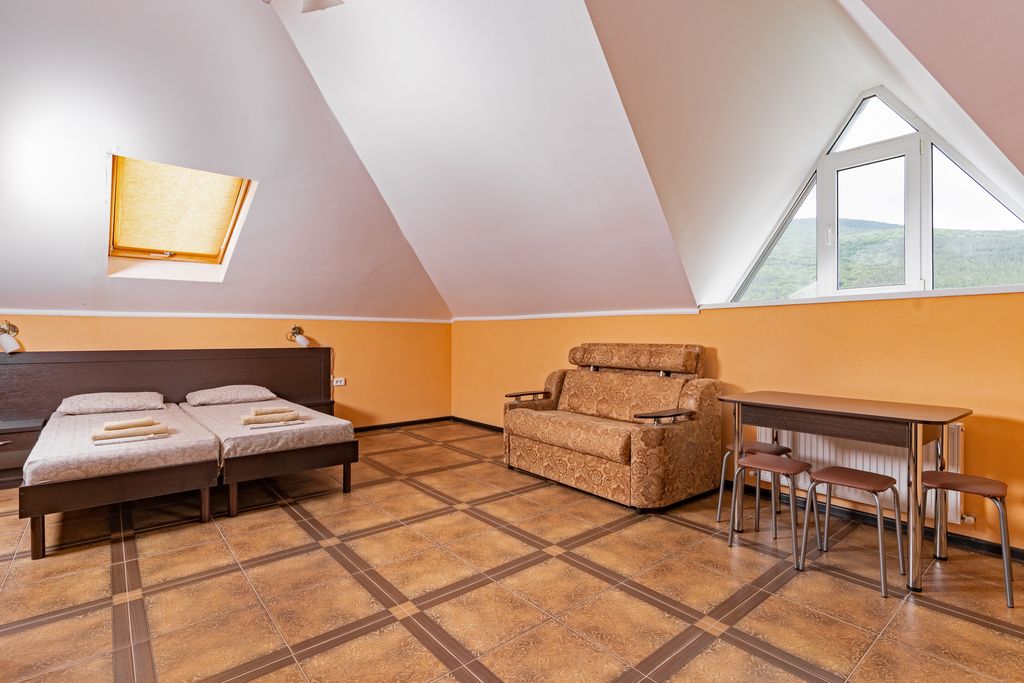 Аникси — Семейный без балкона