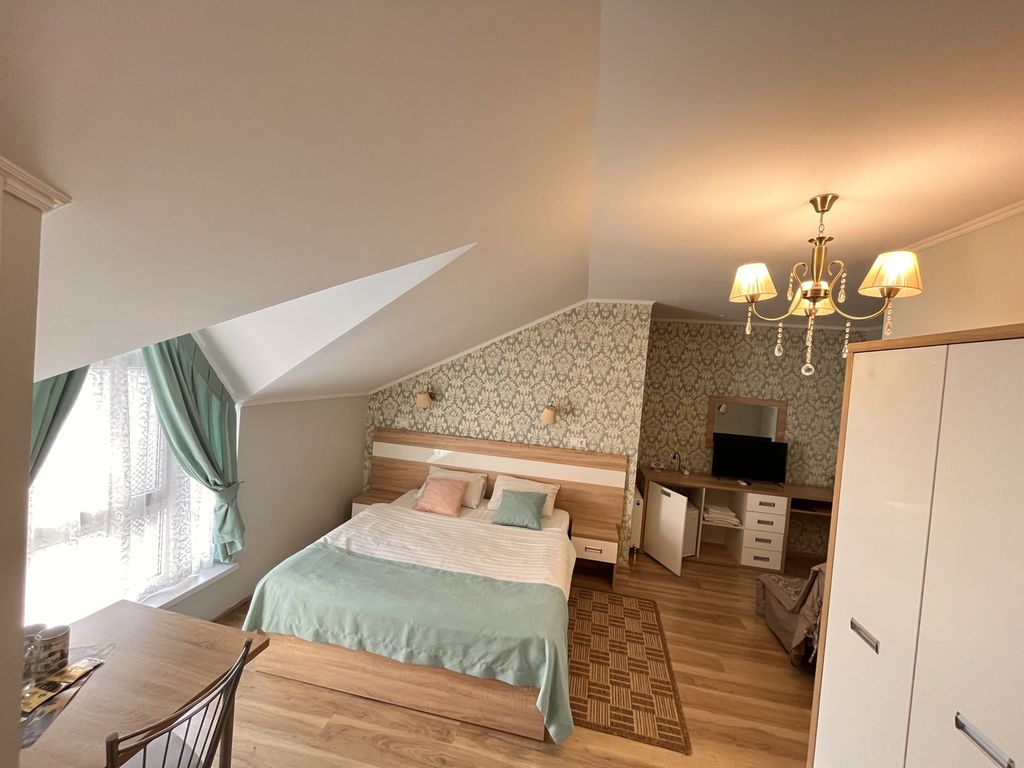 Прованс — Семейный номер стандарт с душем четырехместный