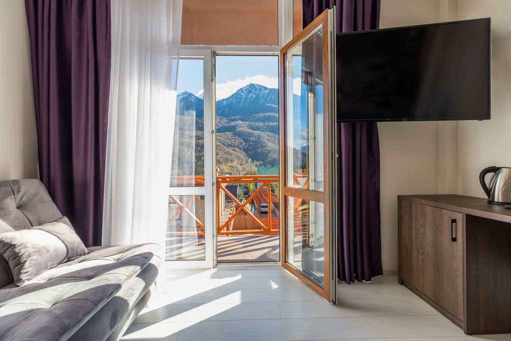 Атмосфера — Семейный номер панорамный люкс с балконом