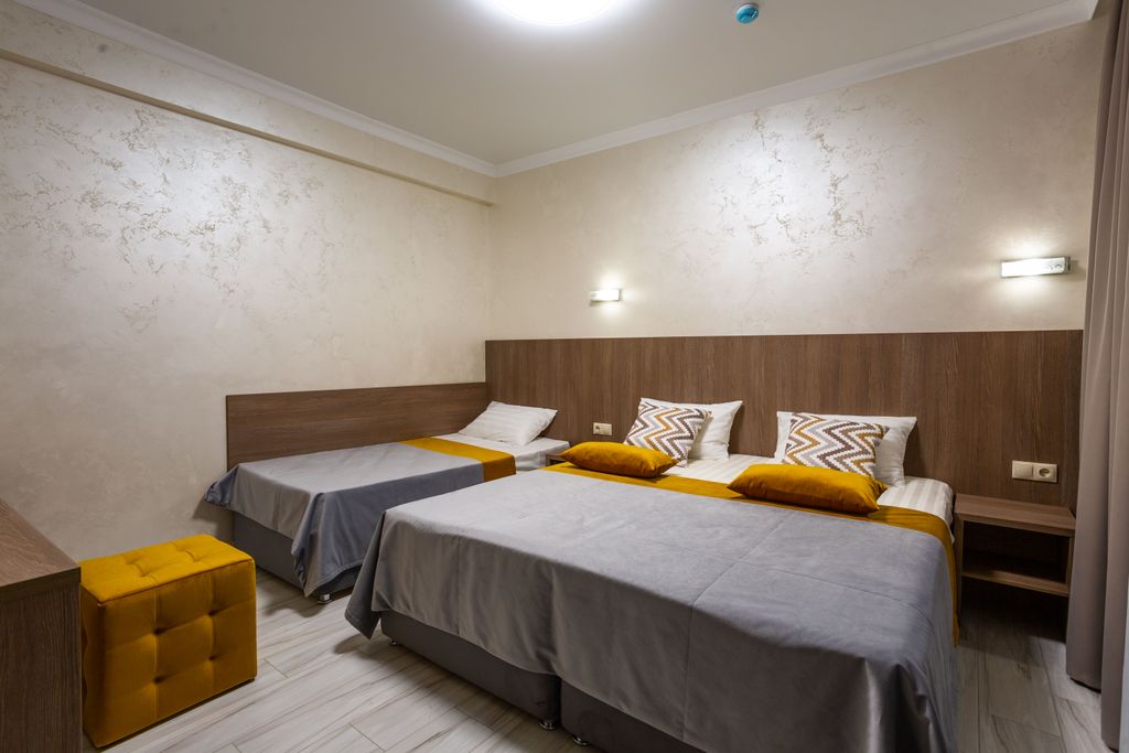 Амра — Трёхместный номер  комфорт