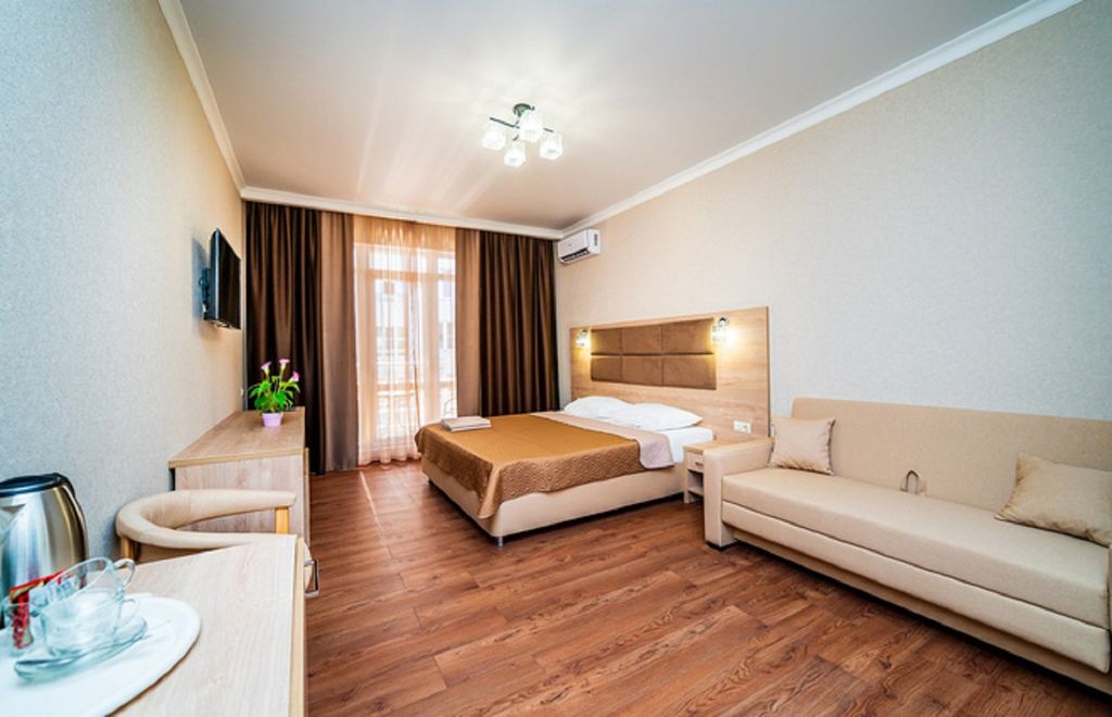 Анжелика — Семейный номер семейный с балконом