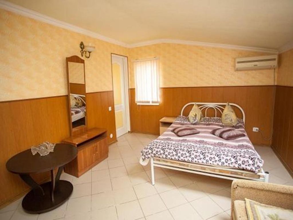 На Шевченко — Четырёхместный номер Двухкомнатный номер