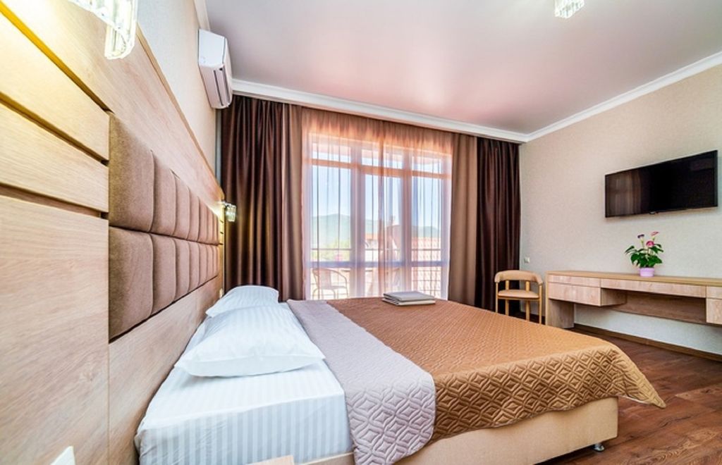 Анжелика — Трёхместный номер улучшенный