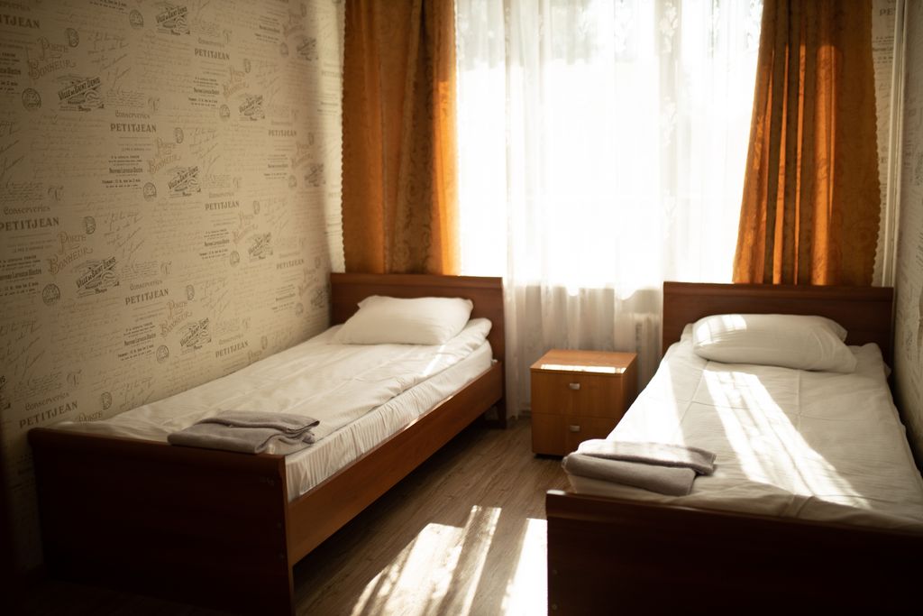 Гостиничный комплекс Онежский — Семейный номер Двухкомнатный четырехместный стандарт улучшенный