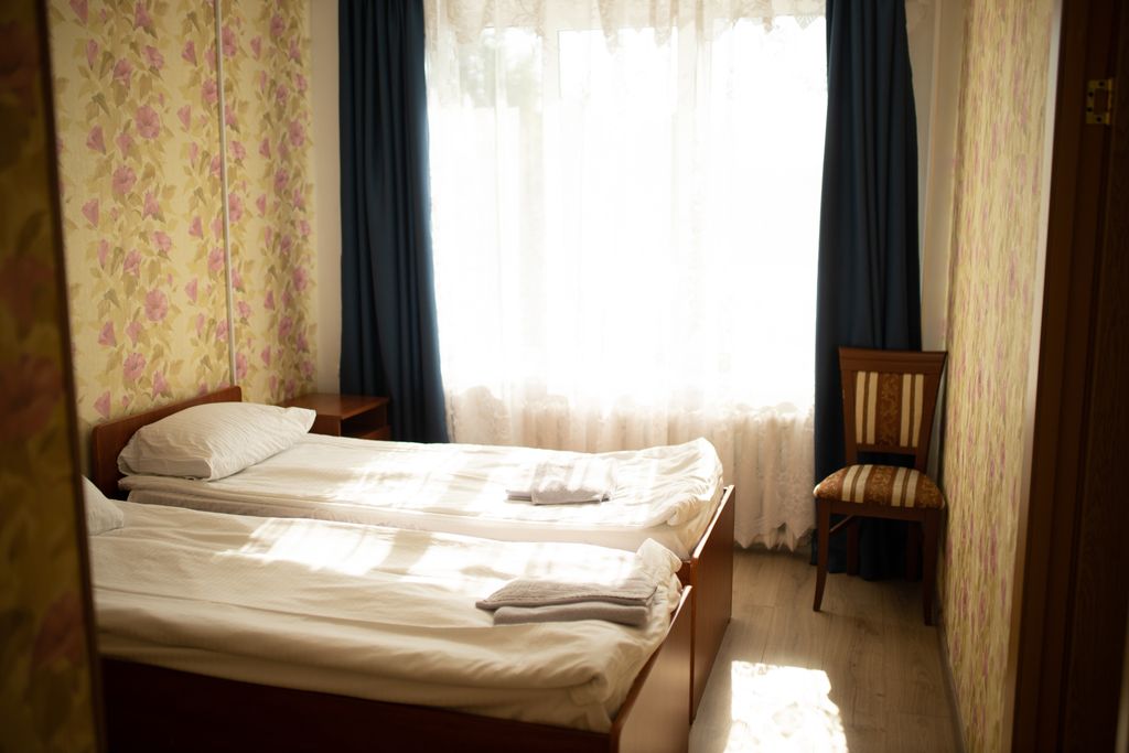 Гостиничный комплекс Онежский — Двухместный номер с 2 отдельными кроватями Двухкомнатный четырехместный стандарт улучшенный