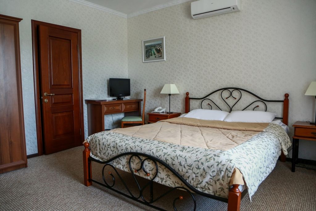 Визит — Комната