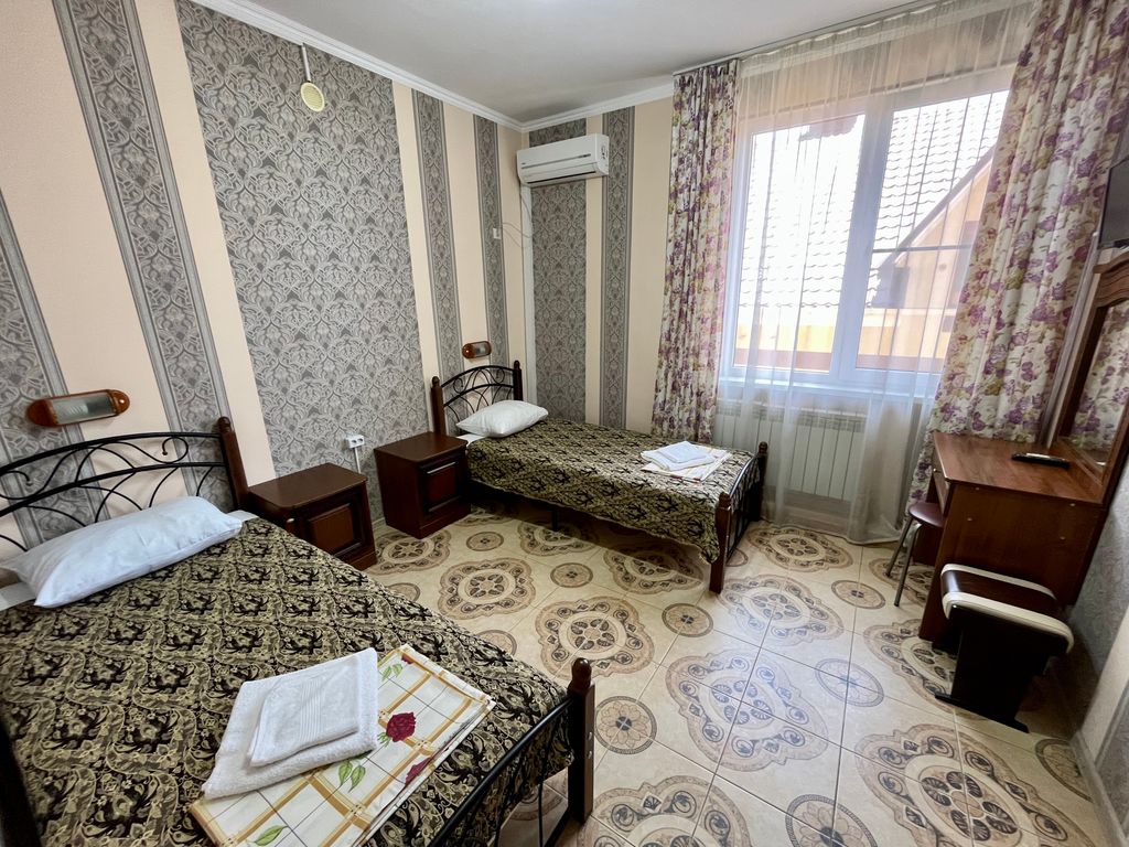 Симон — Стандартная двухместная комната с раздельными кроватями