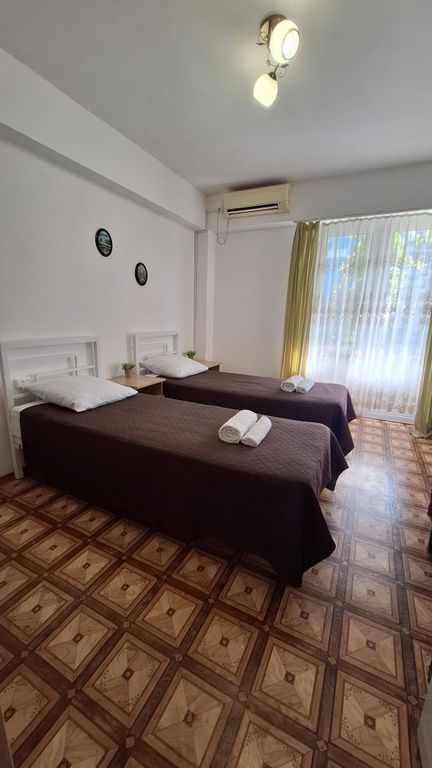 Арина — Двухместный номер с 2 отдельными кроватями стандарт с балконом