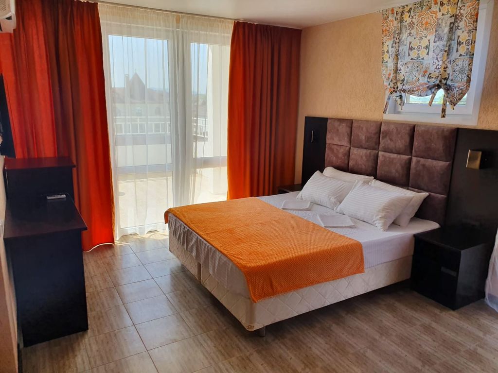 Арнаир — Четырёхместный номер с террасой и кухней (3 этаж 3 корпус)