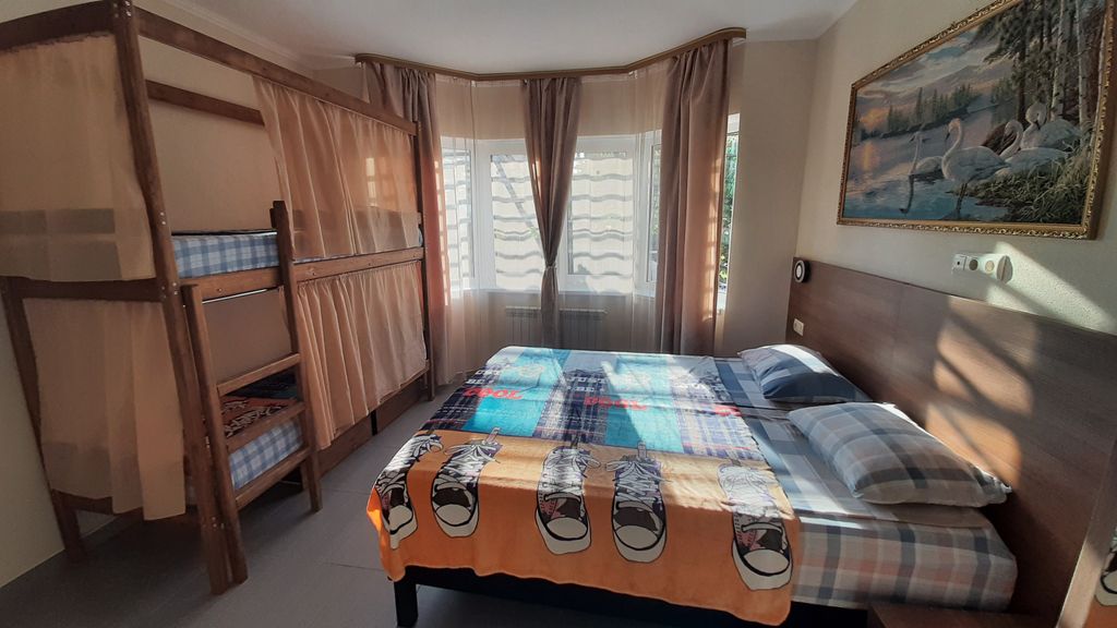 Левладиа — Четырехместный -1 кровать + 2-х ярусная кровать (12)