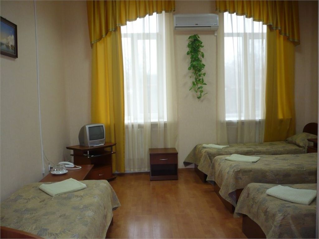 Левый берег — Четырёхместный номер стандарт