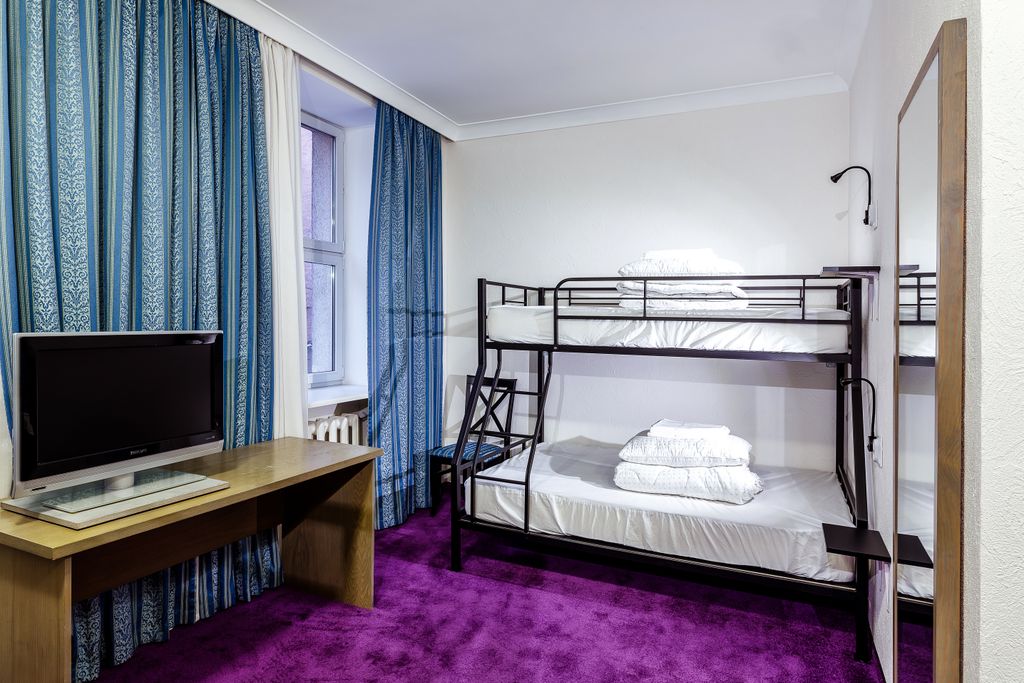 Подмосковье — Многоместный смешанный номер четырехместный номер с двухъярусными кроватями