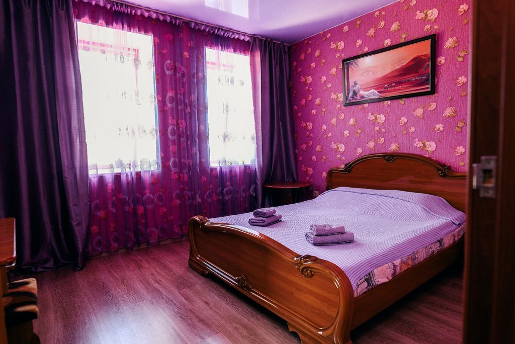 Лилия — Трёхместный номер Двухкомнатный "Люкс" без балкона №36