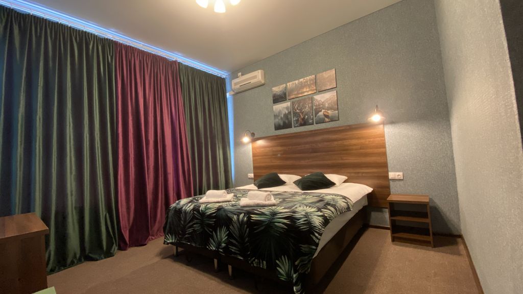 Апельсин на Чистых прудах — Трёхместный номер улучшенный на 1 этаже