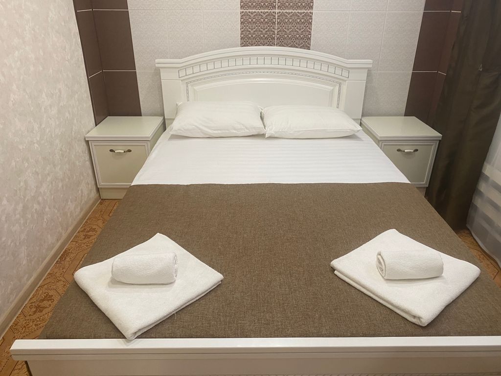 ЛиАрт — Семейный номер Двухкомнатный номер на цокольном этаже