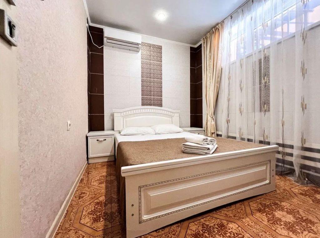 ЛиАрт — Семейный номер Двухкомнатный номер на цокольном этаже