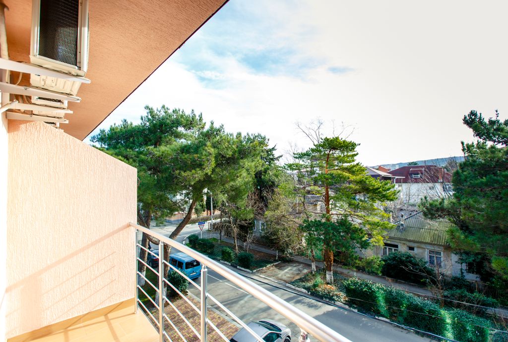 Варвара — Четырёхместный полулюкс с балконом