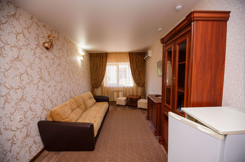 Самара — Четырёхместный номер Люкс с балконом