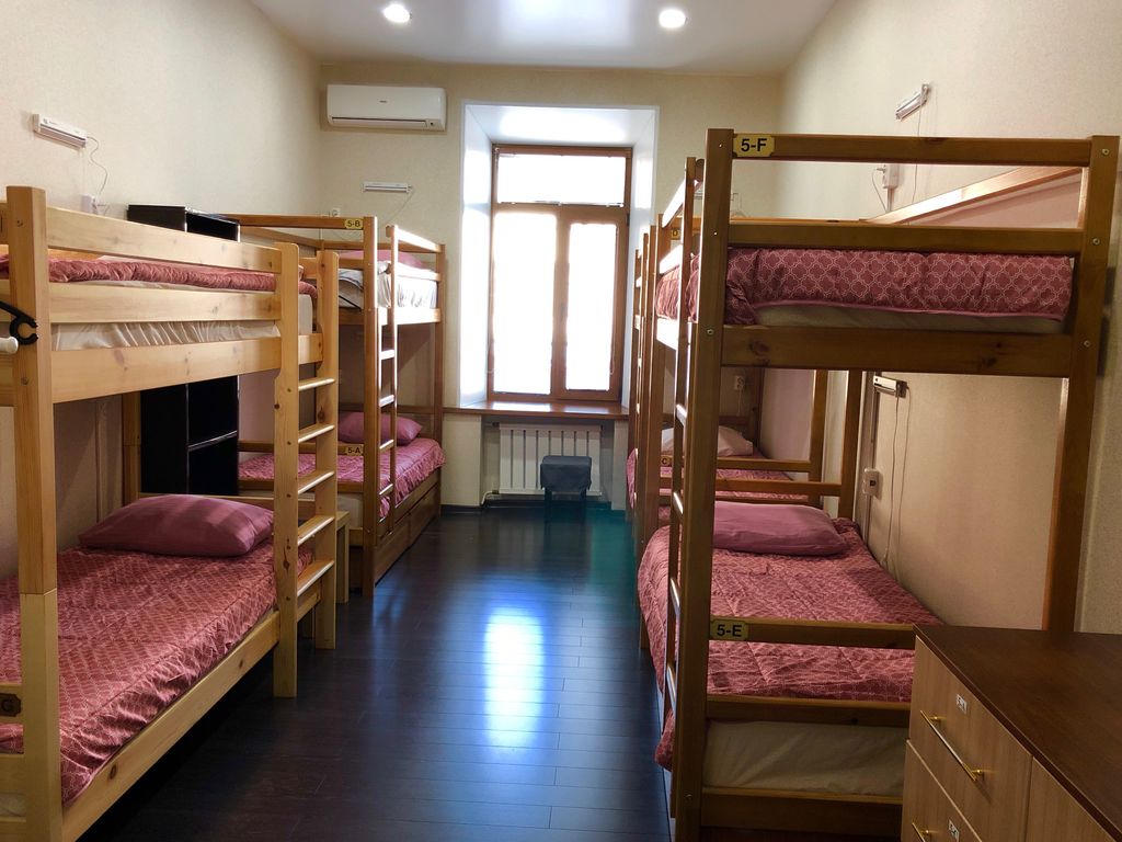 ВладСтар Инн — Многоместный женский номер кровать в общем 8-ми местном для женщин