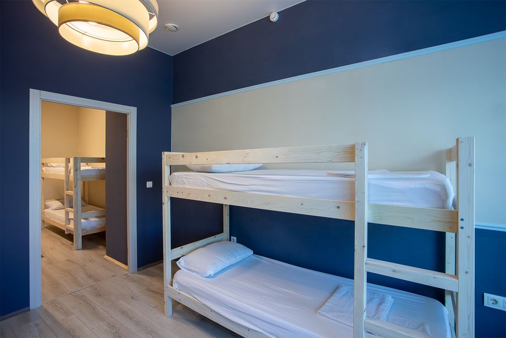 Кристалл Сити — Многоместный смешанный номер эконом (душ/туалет общий)