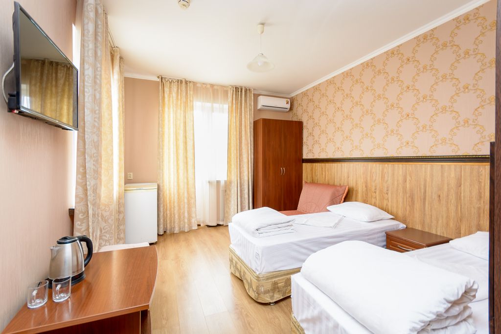 Корона — Трёхместный номер Трёхместный Твин с балконом