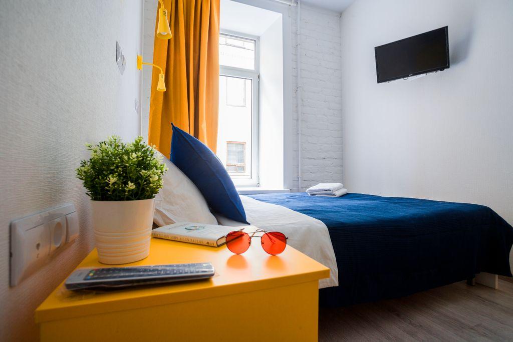 Apart-Rooms on Petrogradka 3* — Апартаменты стандарт с 1 двуспальной кроватью
