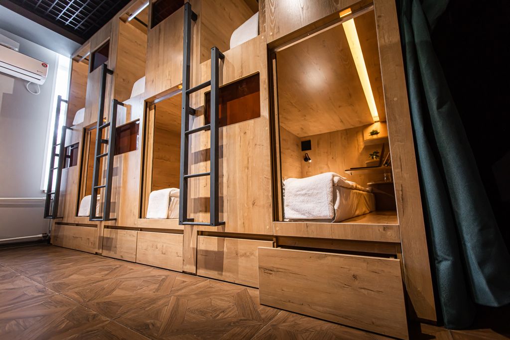 Caps Lock — Многоместный смешанный номер  мужской