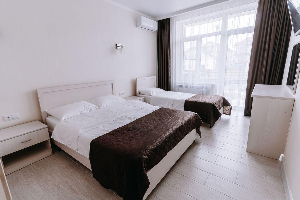 Theo luxury apartaments — Апартаменты двухкомнатные на первом этаже