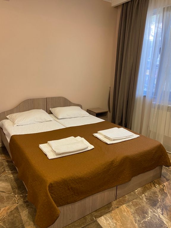 Геленджикский дворик — Трёхместный номер стандарт