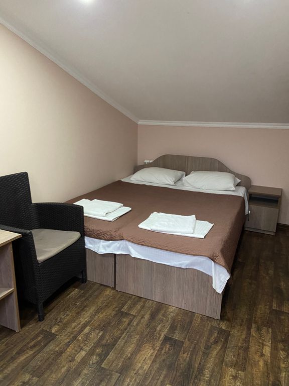 Геленджикский дворик — Трёхместный номер Трехместный стандартный на мансарде