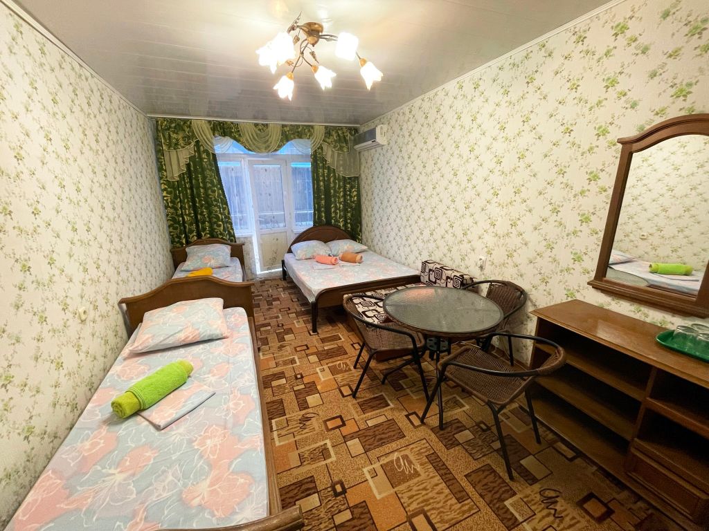 Камена — Четырёхместный номер комфорт семейный с балконом