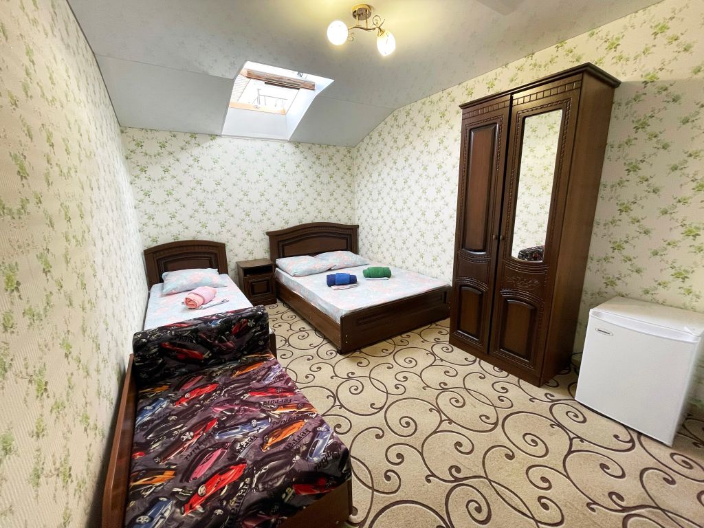 Камена — Трёхместный номер мансардный