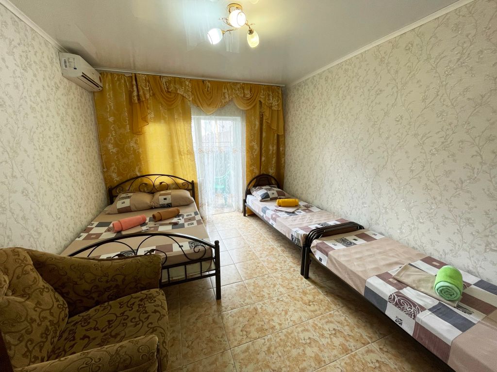 Камена — Четырёхместный номер с террасой стандарт