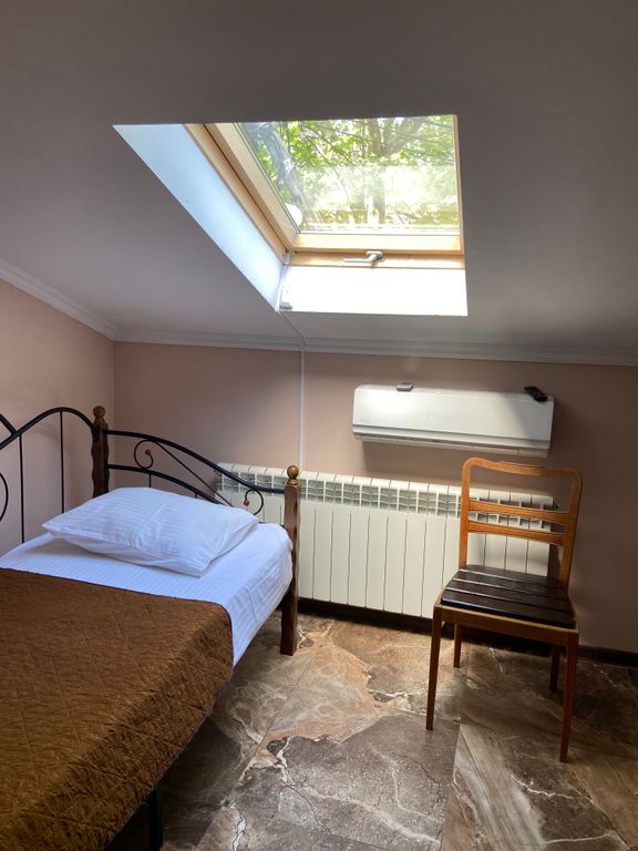 Геленджикский дворик — Семейный номер семейный номер на мансарде с душем