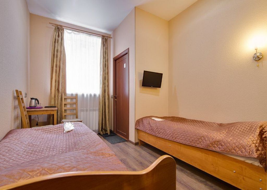 Аллан — Двухместный номер с 2 отдельными кроватями и собственной ванной комнатой