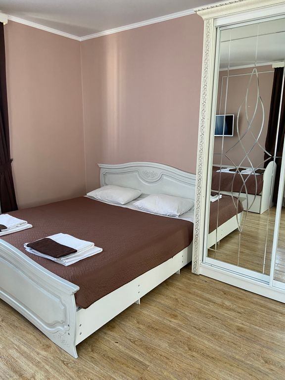 Геленджикский дворик — Четырёхместный номер улучшенный четырёхместный