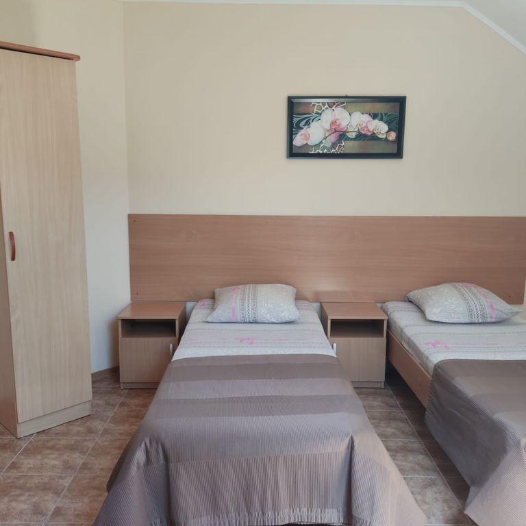 Скарлетт — Четырёхместный номер Двухкомнатный номер с удобствами Мансарда