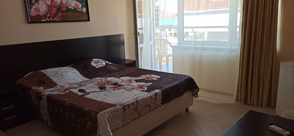 Скарлетт — Трёхместный номер с удобствами стандарт