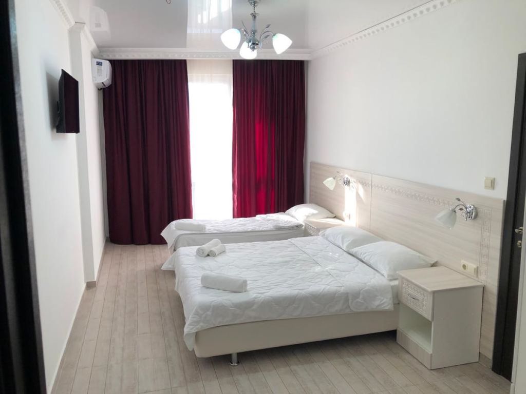 Диана Бутик — Трёхместный номер стандарт с видом на море