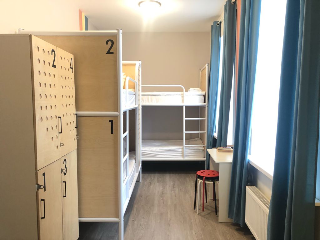 4weeks — Многоместный смешанный номер кровать в мужском 4-местном