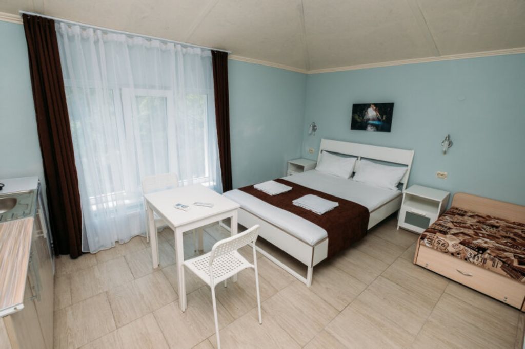 ЭдиРоз — Трёхместный номер стандарт