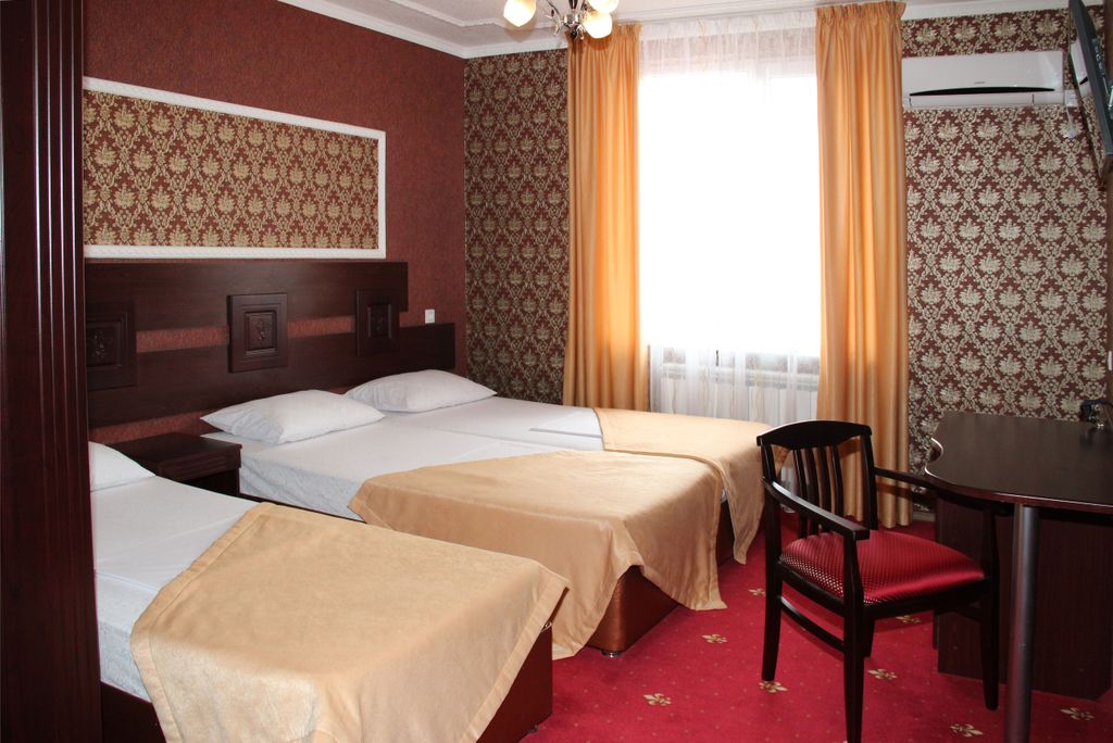 Премьер — Трёхместный номер стандарт