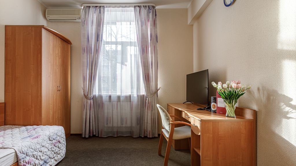 Максима Заря — Трёхместный номер стандарт