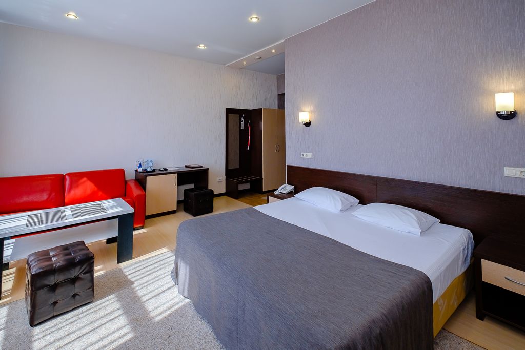 Avangard Hotel — Четырёхместный номер улучшенный с видом на город