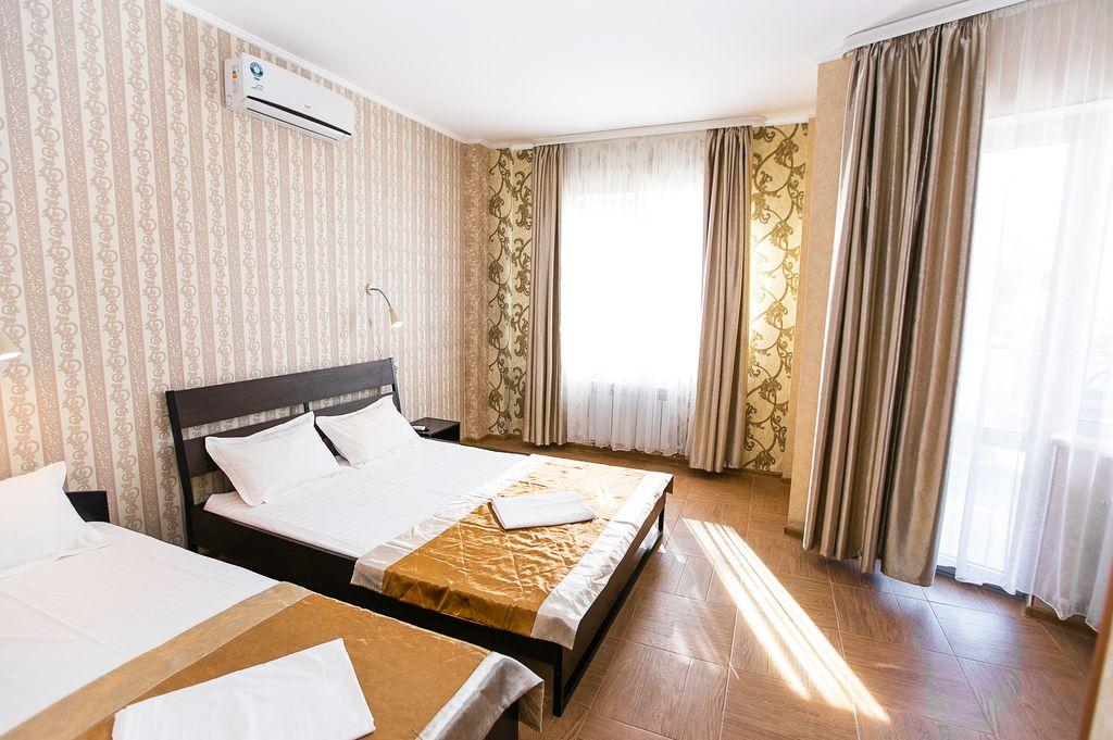 Argo Park Hotel — Трёхместный номер Комфорт с балконом