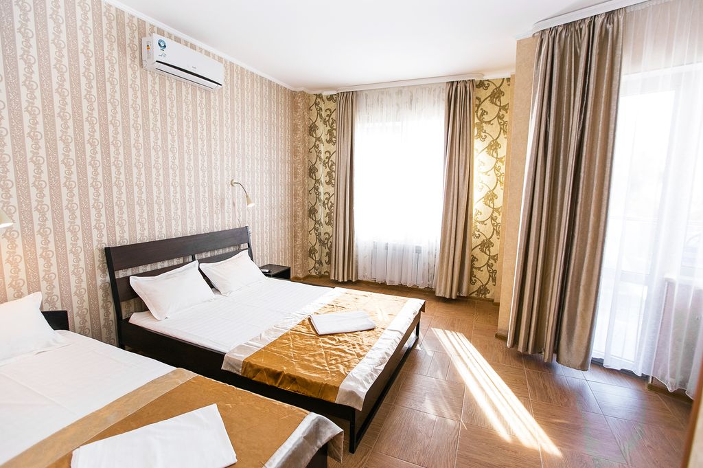 Argo Park Hotel — Трёхместный номер Комфорт с балконом