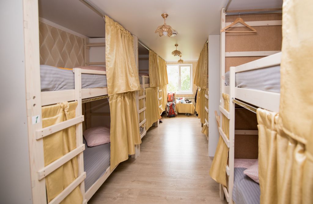 Свои — Многоместный смешанный номер №6, в 13-местном общем