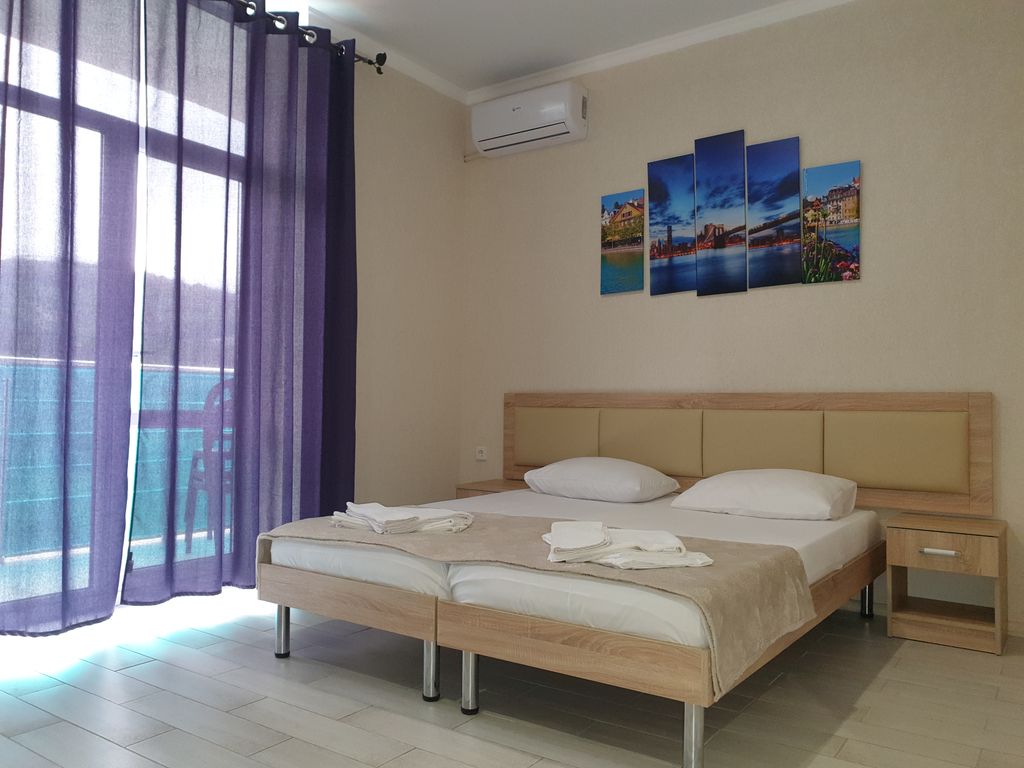 Corona Palace — Трёхместный номер стандарт с видом на море