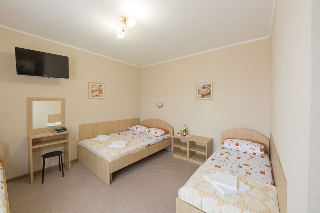 Солнечная 7 — Четырёхместный номер Четырехместный номер Стандарт